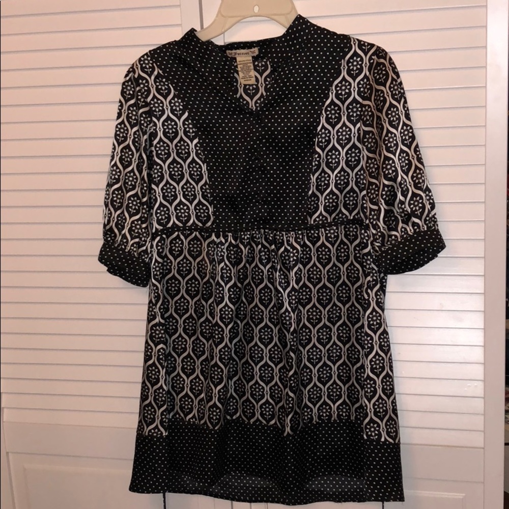 Forever 21 100% polyester flower tunic black white